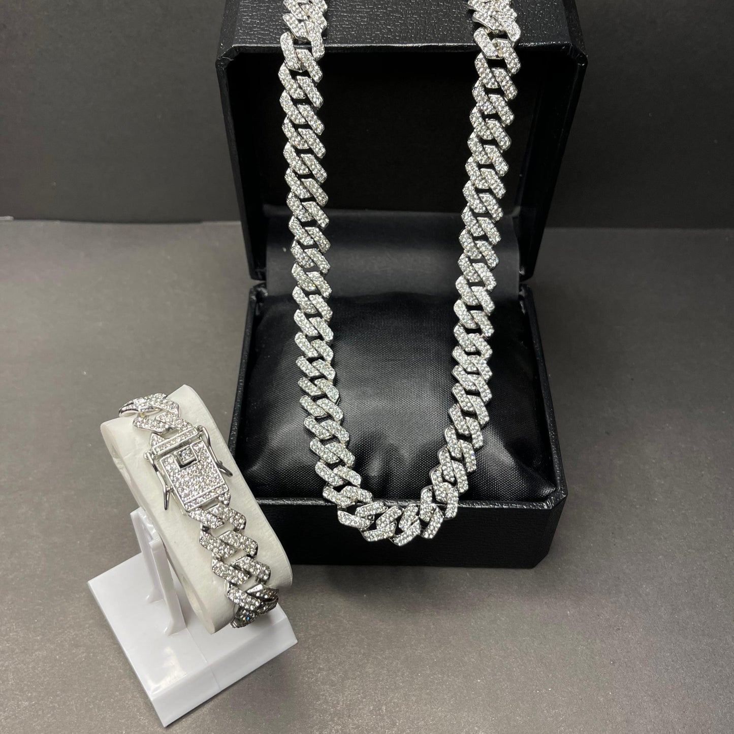 ⚪White Moon: Chain & Bracelet Set