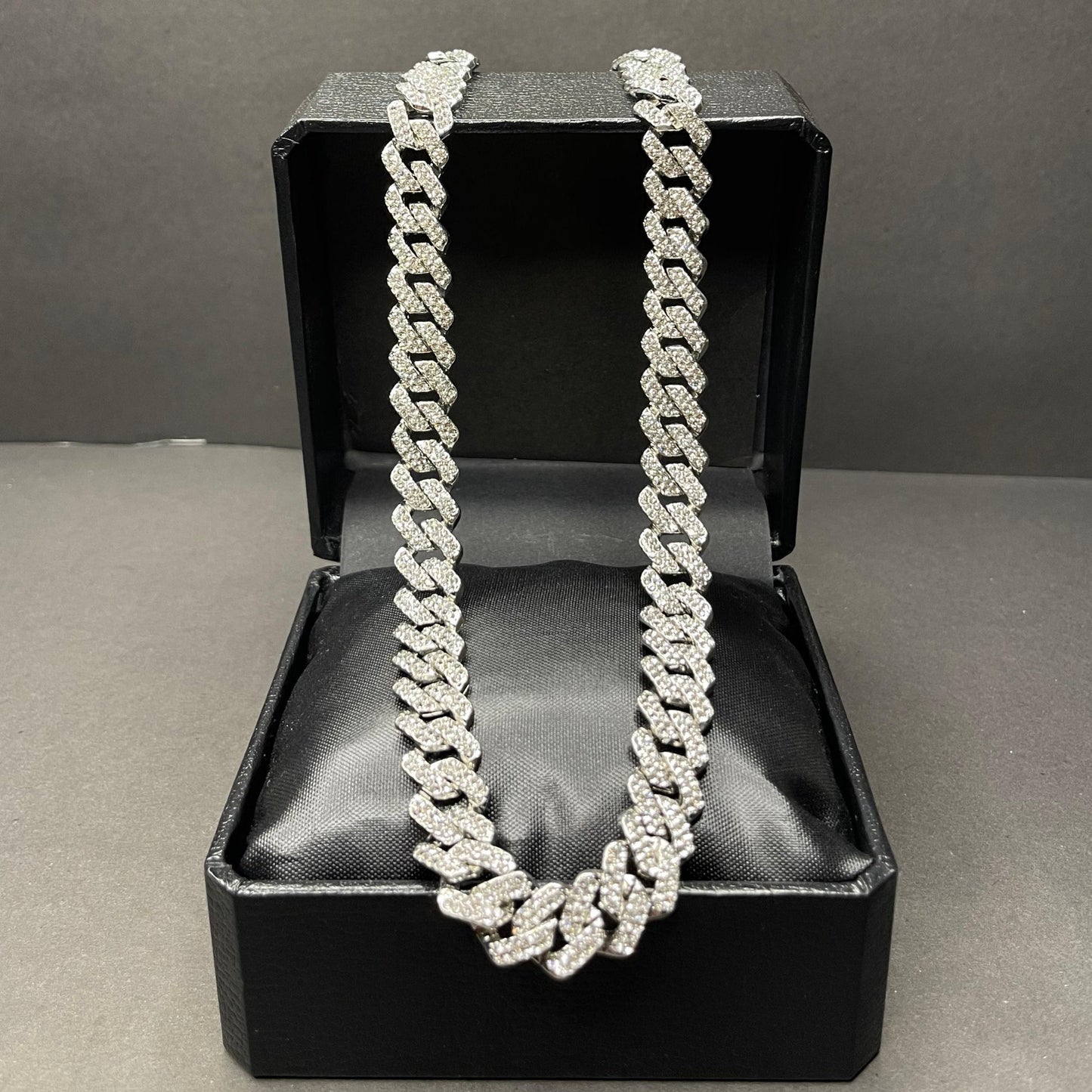 ⚪White Moon: Chain & Bracelet Set