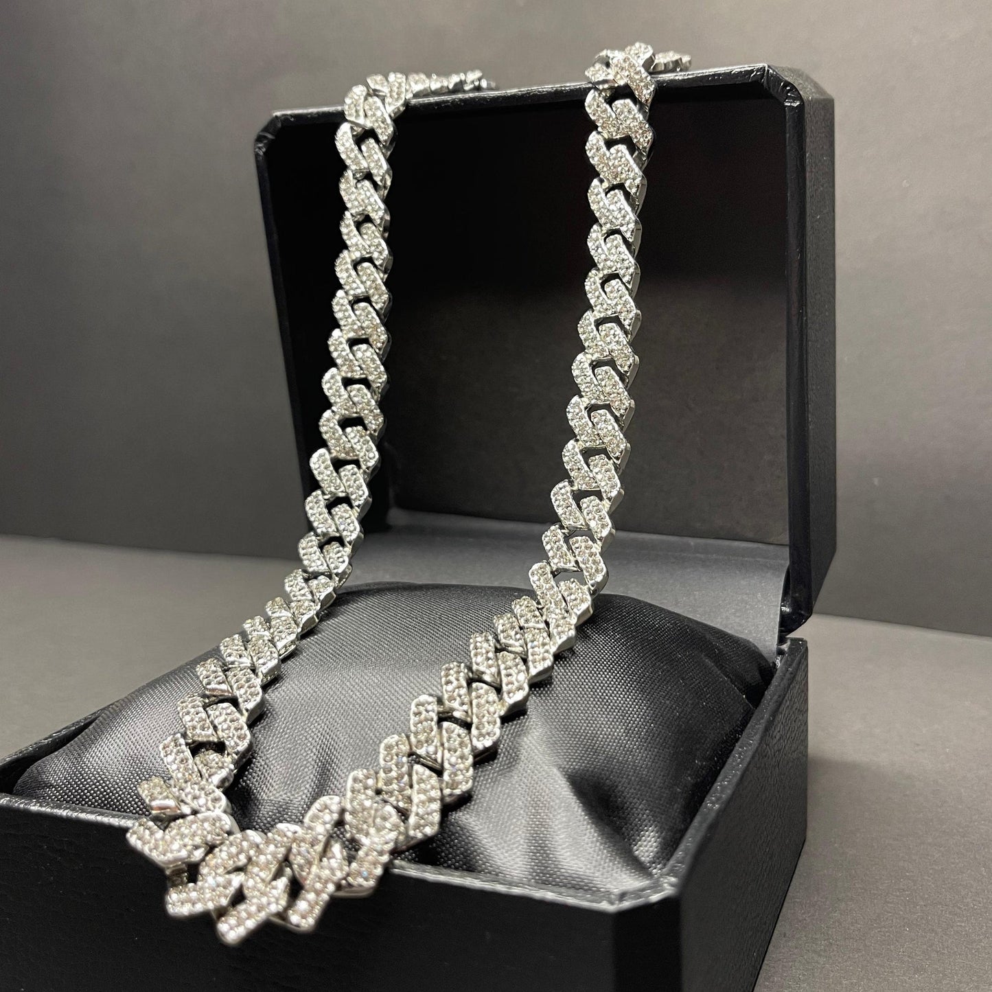 ⚪White Moon: Chain & Bracelet Set