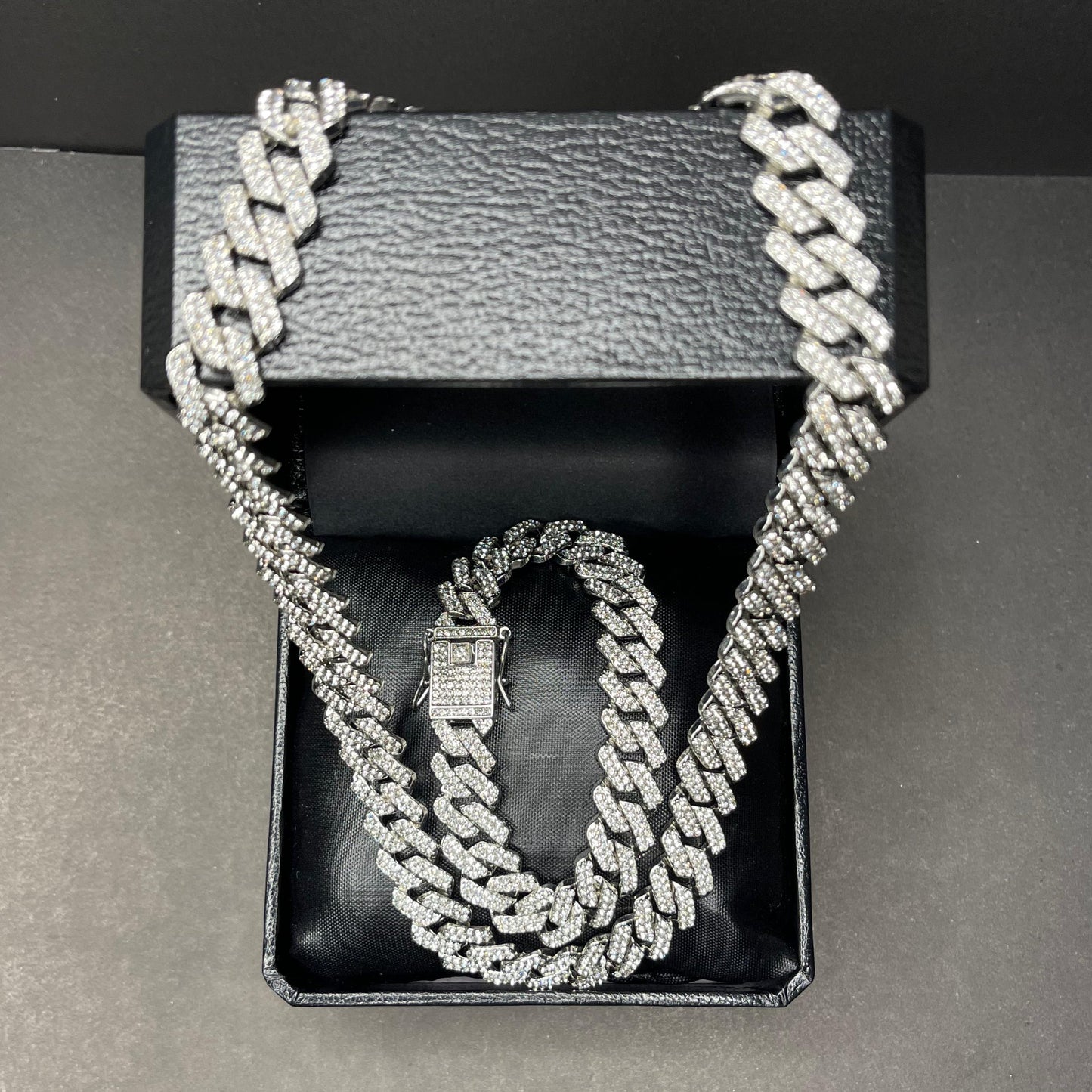 ⚪White Moon: Chain & Bracelet Set