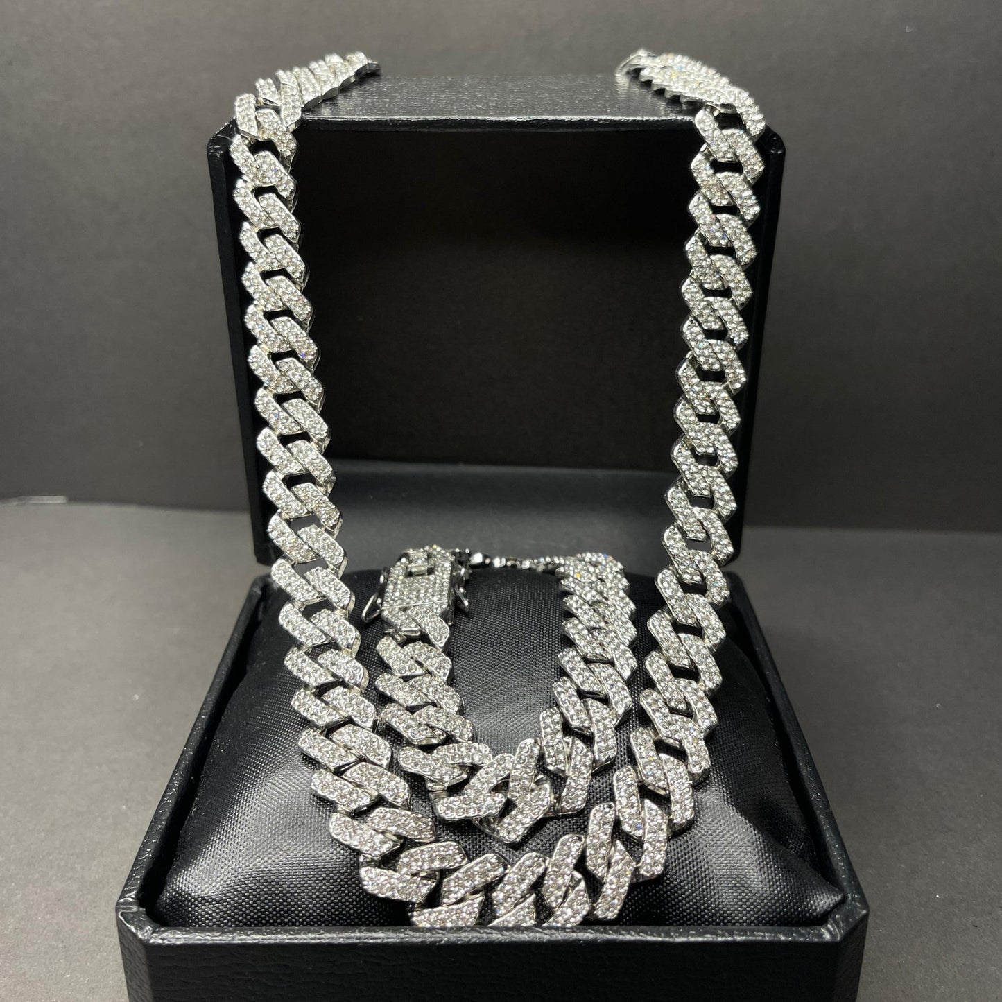⚪White Moon: Chain & Bracelet Set