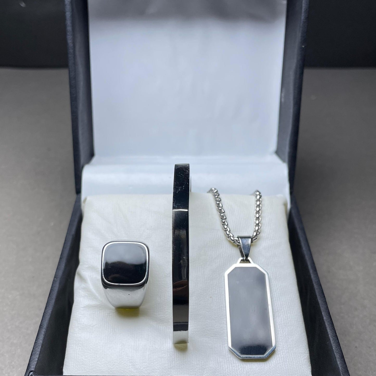 Eos Luxe Trio – Elegant Bracelet, Necklace, and Ring Set