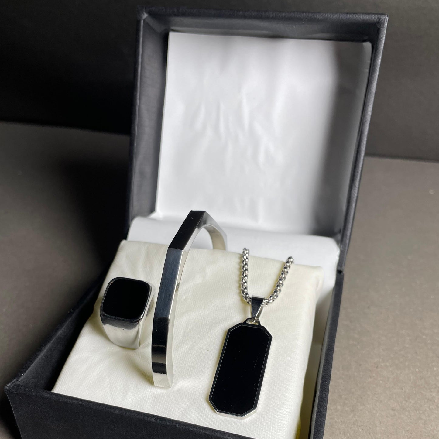 Eos Luxe Trio – Elegant Bracelet, Necklace, and Ring Set